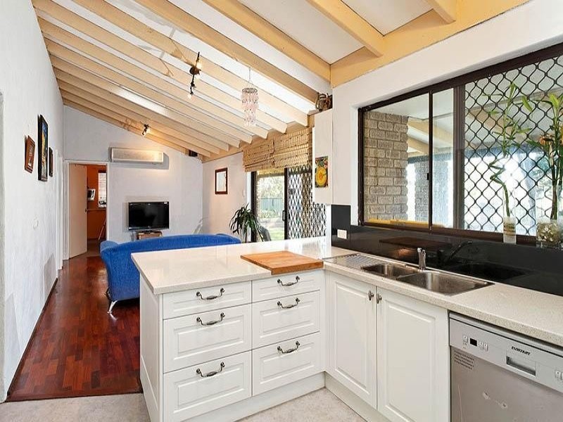 2 Gull Way, Yangebup WA 6164
