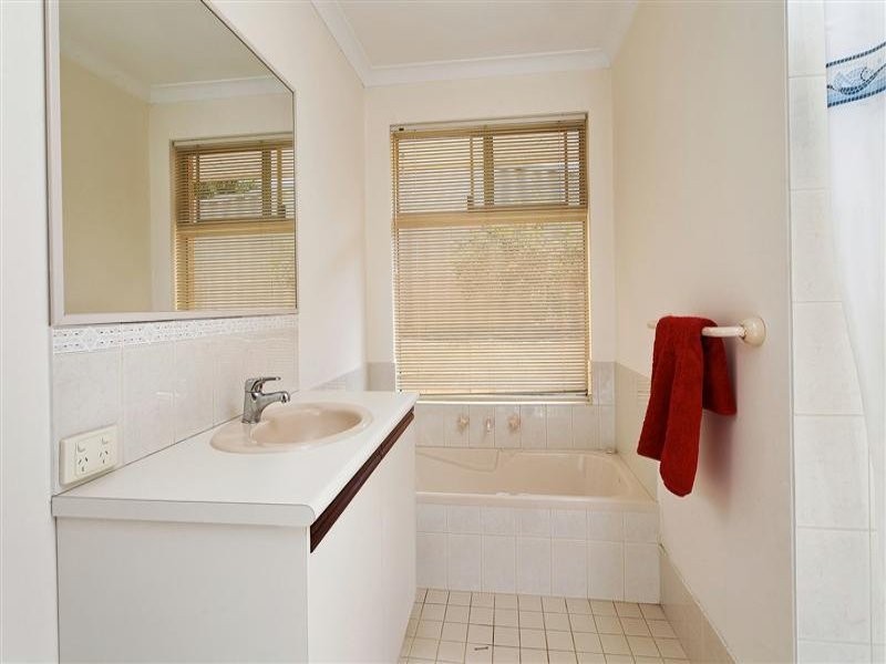 8B Chichester Cove, Bibra Lake WA 6163