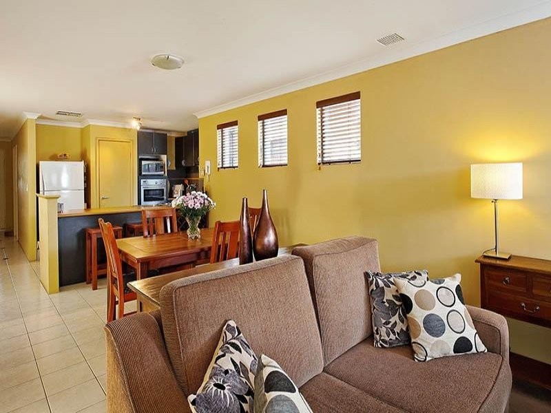 12/18 Serenity Parkway, Hammond Park WA 6164