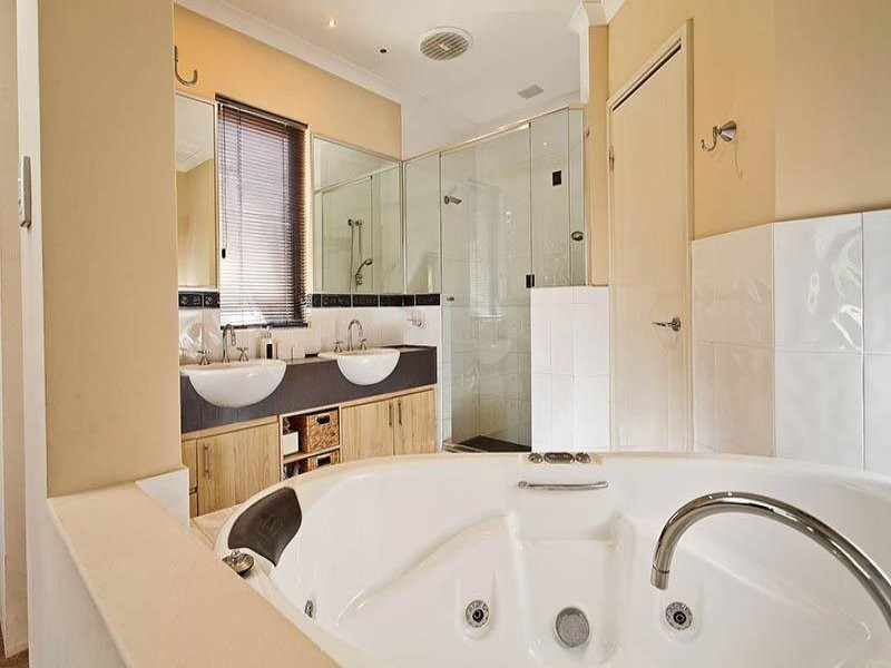 25 Williamson Road, Kardinya WA 6163