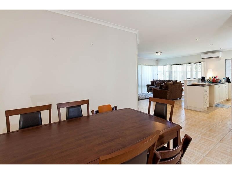 2/21 Ellesmere Circuit, Success WA 6164