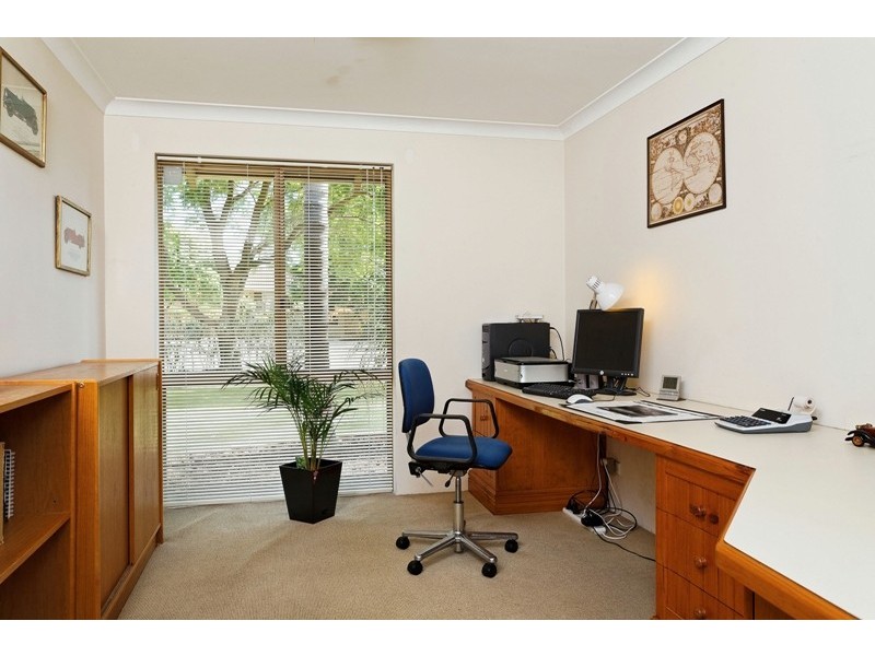 127 Le Souef Drive, Kardinya WA 6163