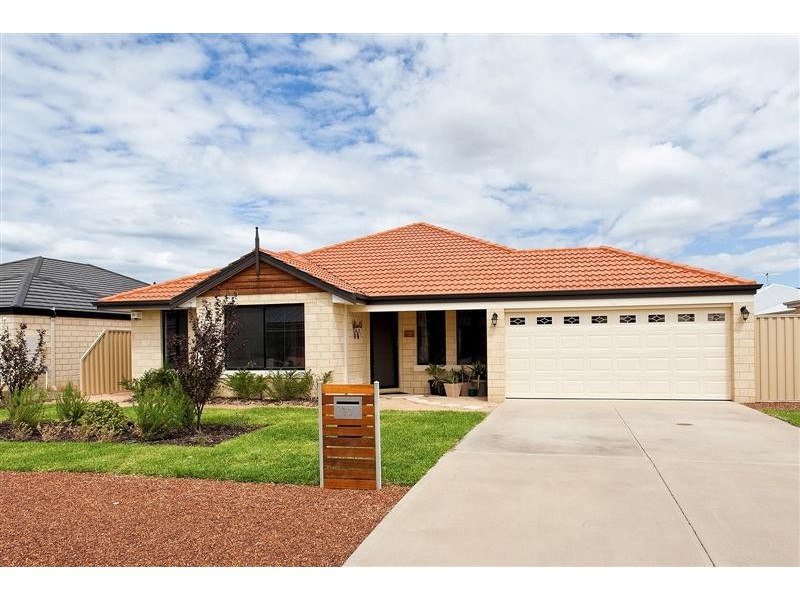 10 Daran Way, Byford WA 6122