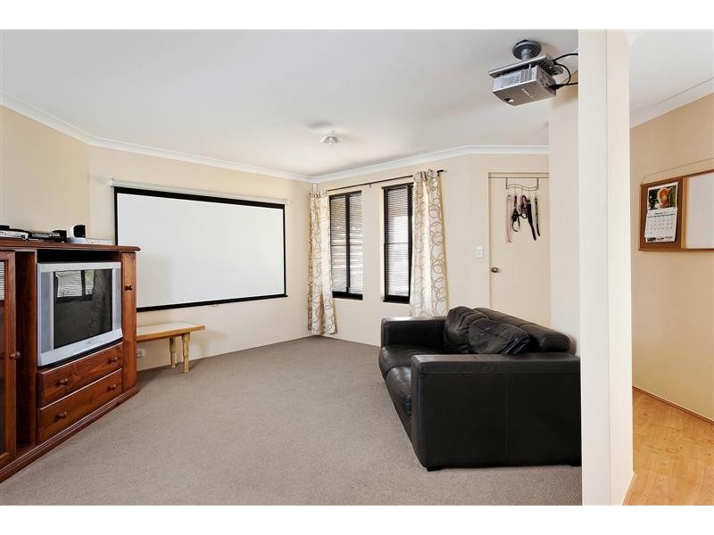 10 Daran Way, Byford WA 6122