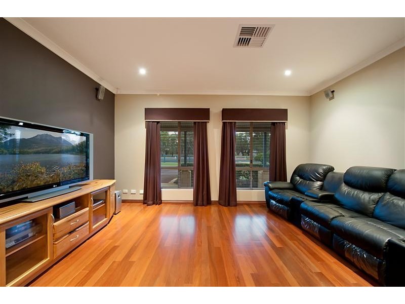 72 Blair Road, Oakford WA 6121