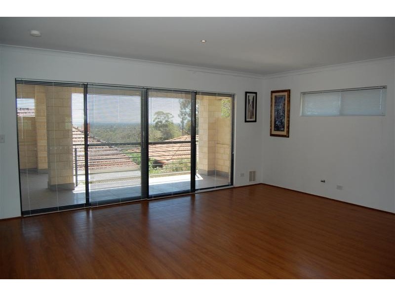 4 Aitken Road, Mount Richon WA 6112