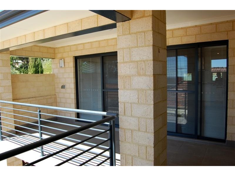 4 Aitken Road, Mount Richon WA 6112