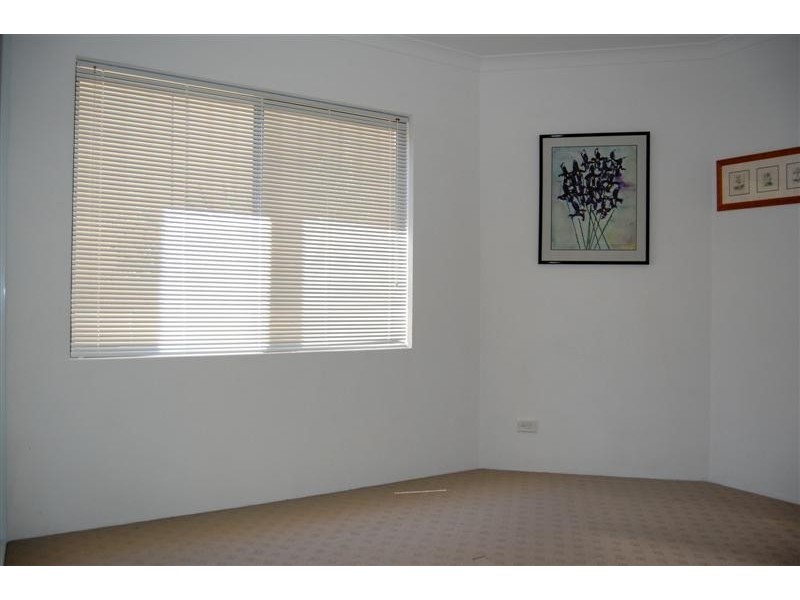 4 Aitken Road, Mount Richon WA 6112