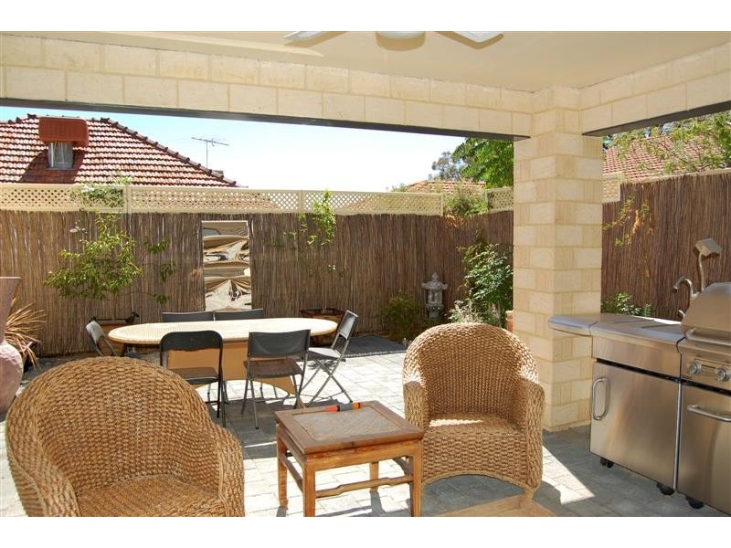 4 Aitken Road, Mount Richon WA 6112