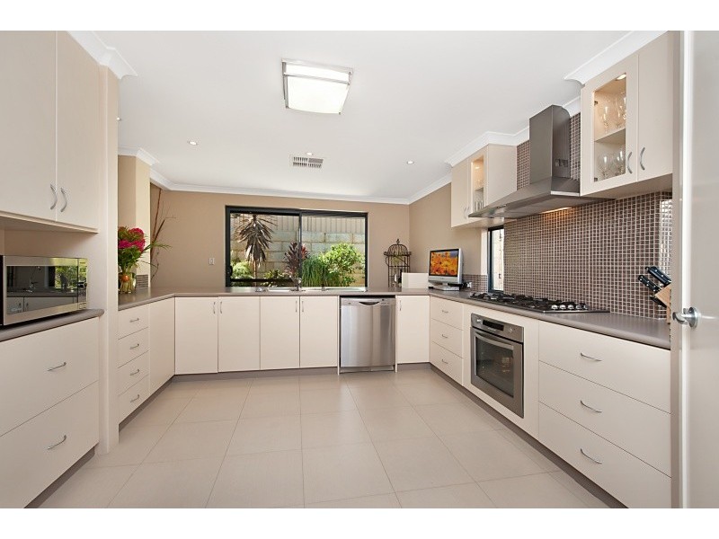 6 Wombat Way, Beeliar WA 6164