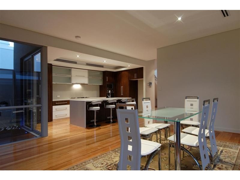 27 Heirisson Way, North Coogee WA 6163