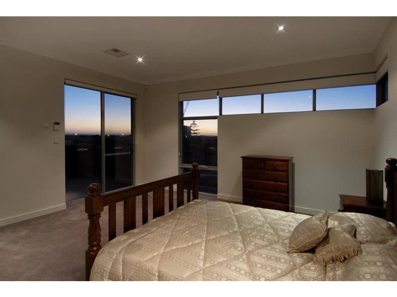 27 Heirisson Way, North Coogee WA 6163