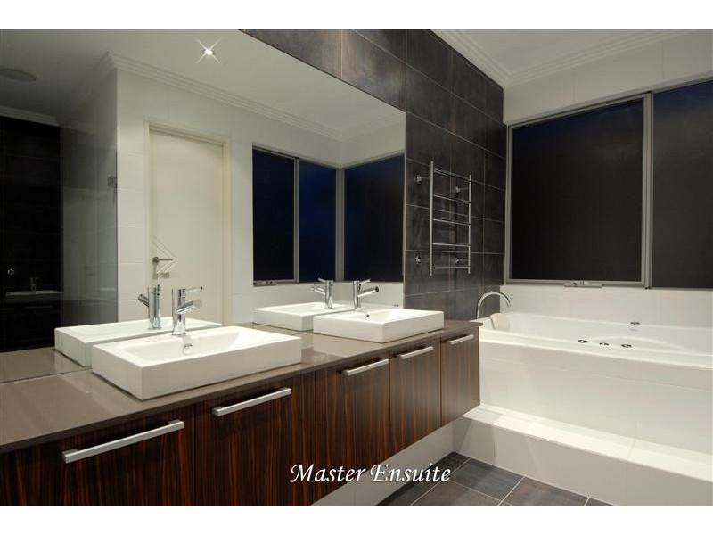 27 Heirisson Way, North Coogee WA 6163