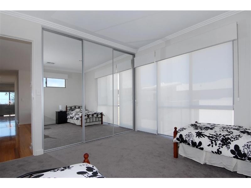 27 Heirisson Way, North Coogee WA 6163