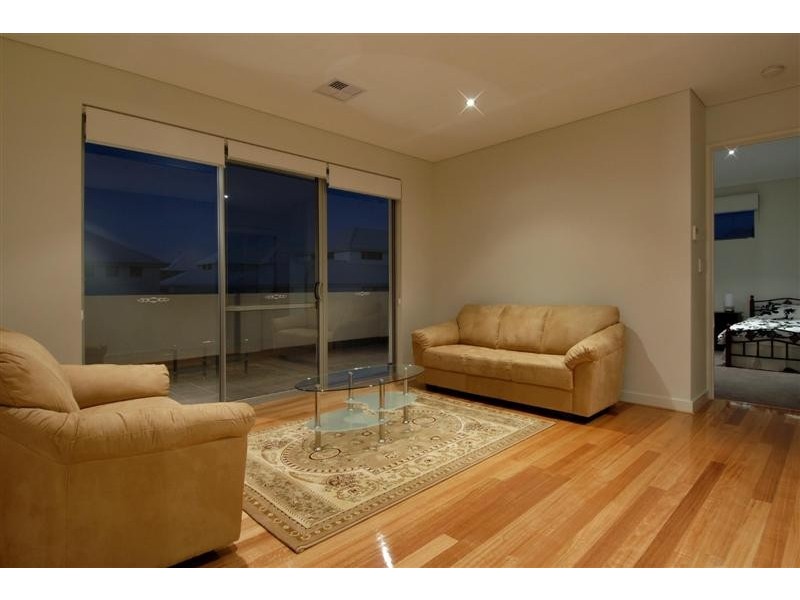 27 Heirisson Way, North Coogee WA 6163