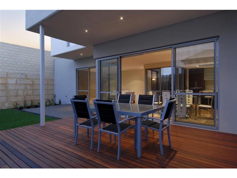 27 Heirisson Way, North Coogee WA 6163