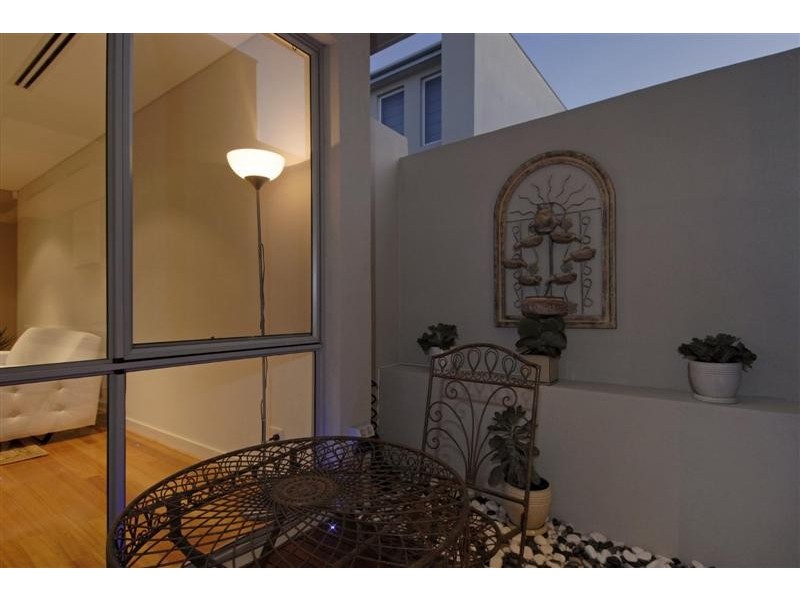 27 Heirisson Way, North Coogee WA 6163