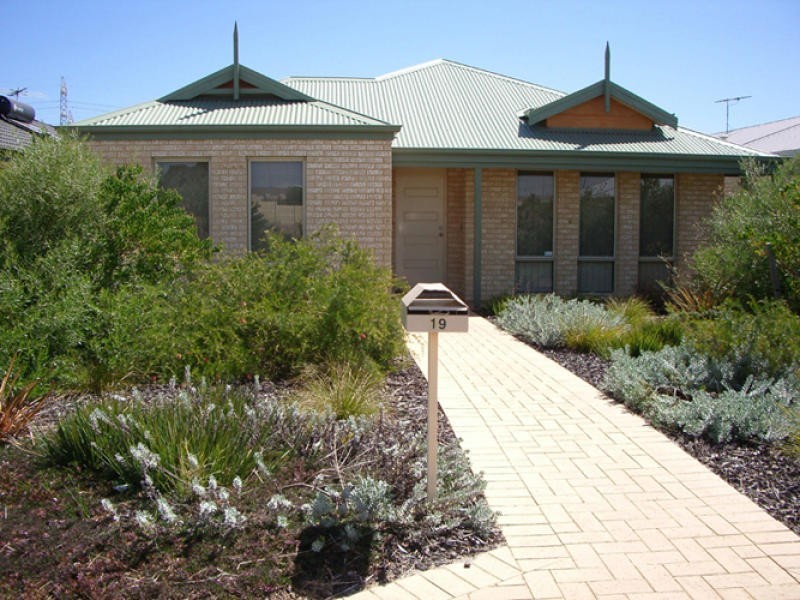 19 Sweetwater Bend, Success WA 6164