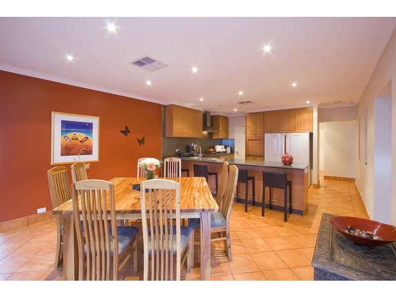 8 Namoi Street, Hammond Park WA 6164