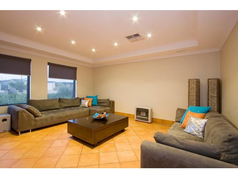 8 Namoi Street, Hammond Park WA 6164