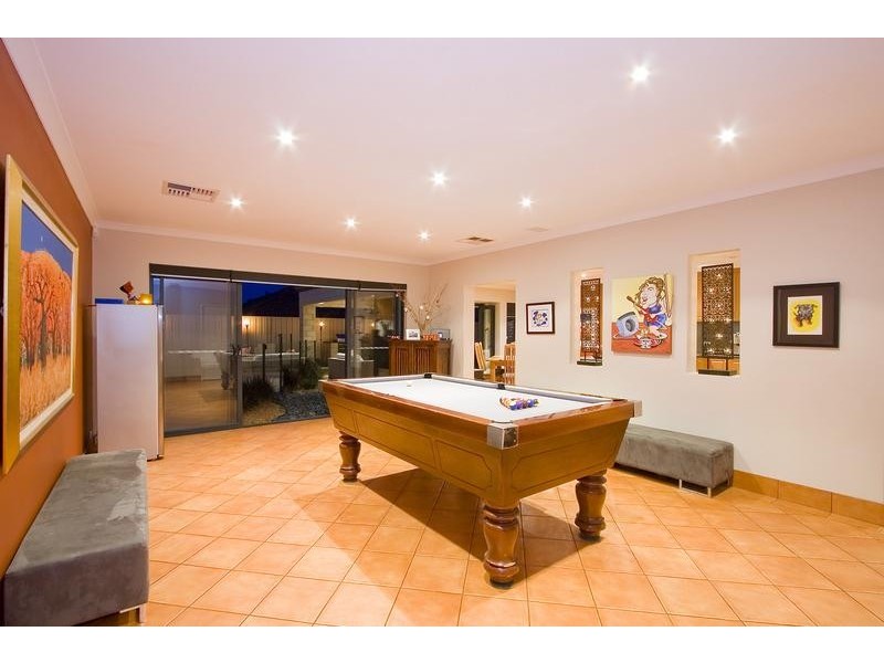 8 Namoi Street, Hammond Park WA 6164