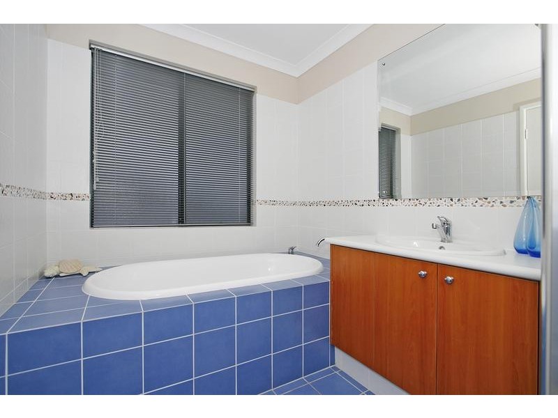 8 Namoi Street, Hammond Park WA 6164