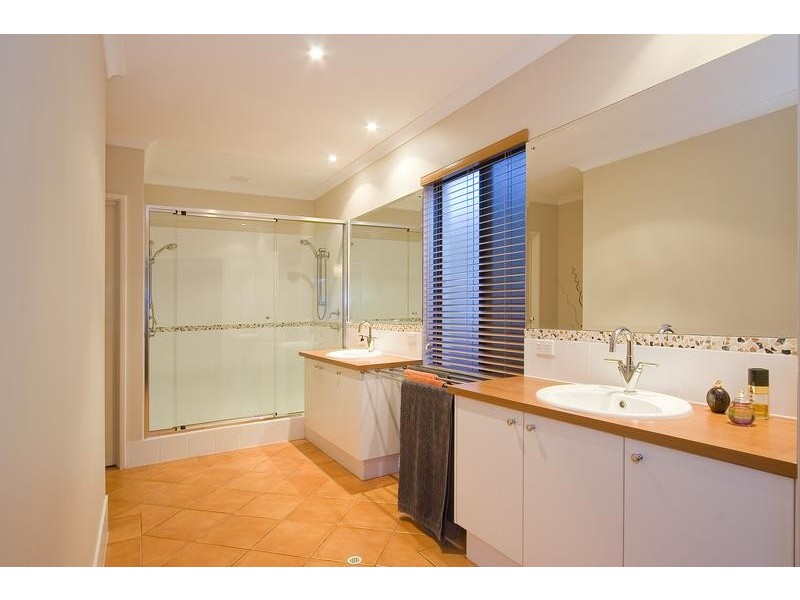 8 Namoi Street, Hammond Park WA 6164