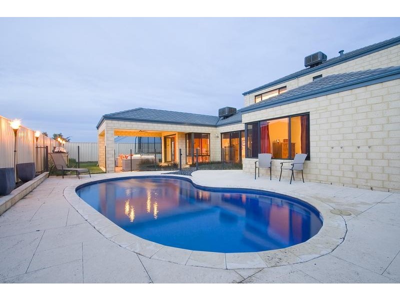 8 Namoi Street, Hammond Park WA 6164