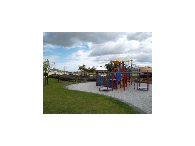 10 Versailles Parkway, Aubin Grove WA 6164