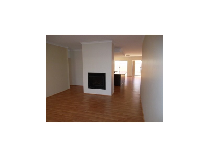 10 Versailles Parkway, Aubin Grove WA 6164