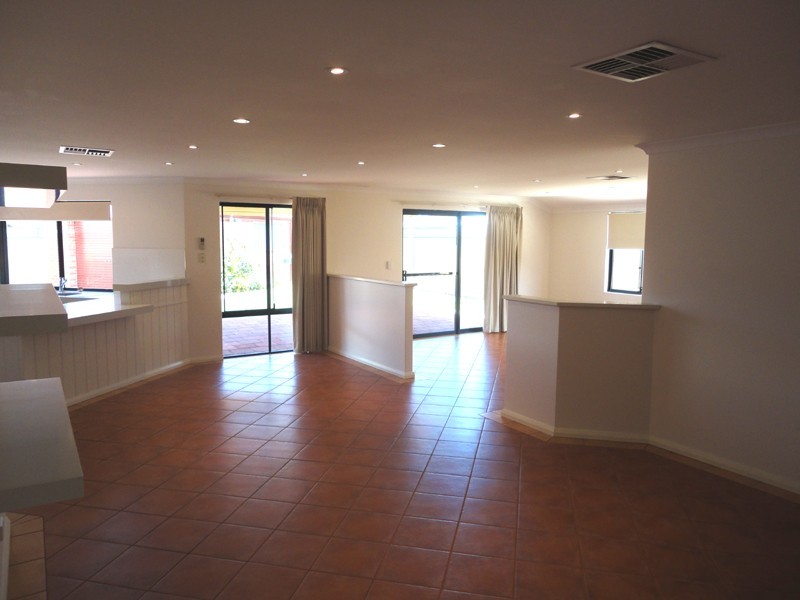 16 Kew Way, Success WA 6164