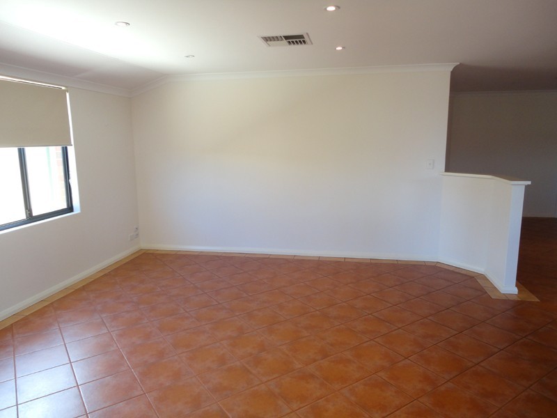 16 Kew Way, Success WA 6164