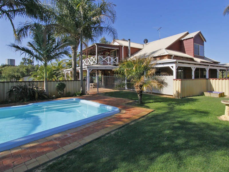 14 Brockwell Place, Oakford WA 6121