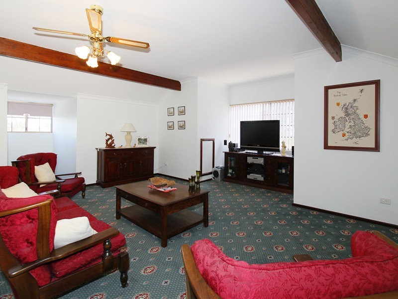 14 Brockwell Place, Oakford WA 6121