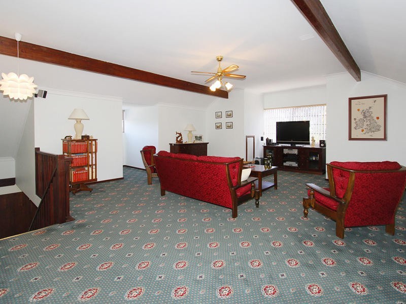 14 Brockwell Place, Oakford WA 6121