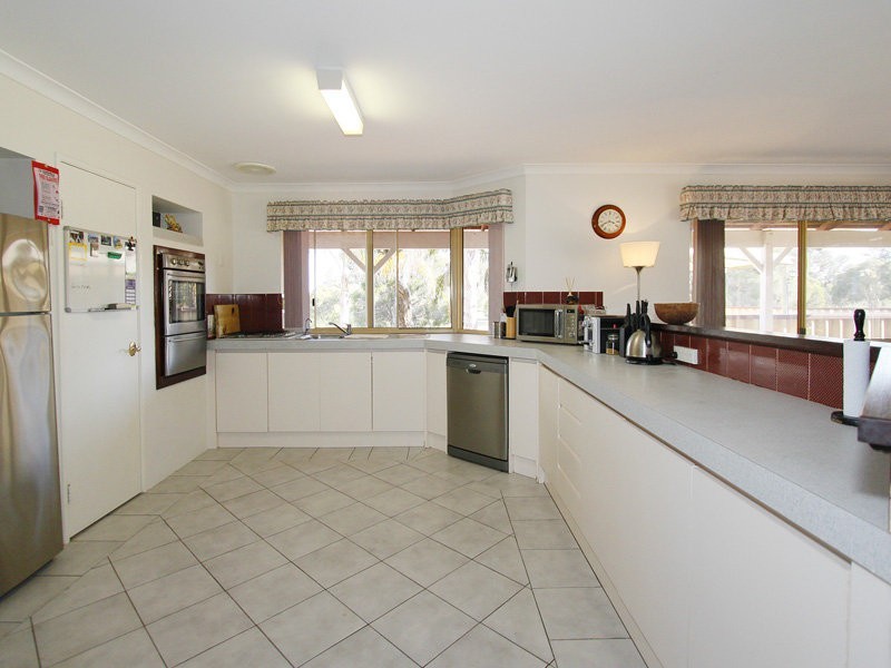 14 Brockwell Place, Oakford WA 6121