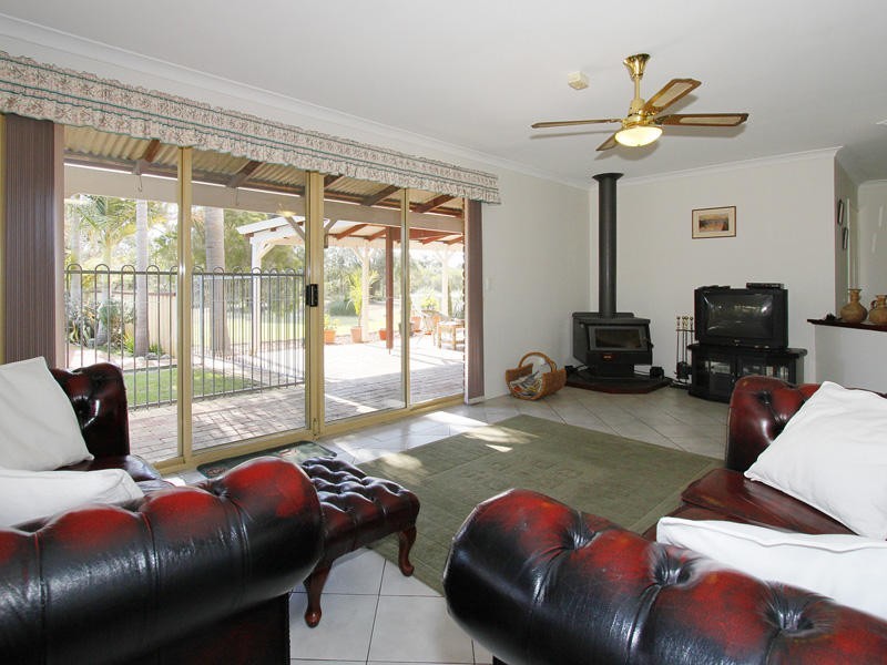 14 Brockwell Place, Oakford WA 6121