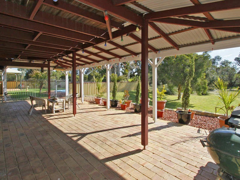 14 Brockwell Place, Oakford WA 6121