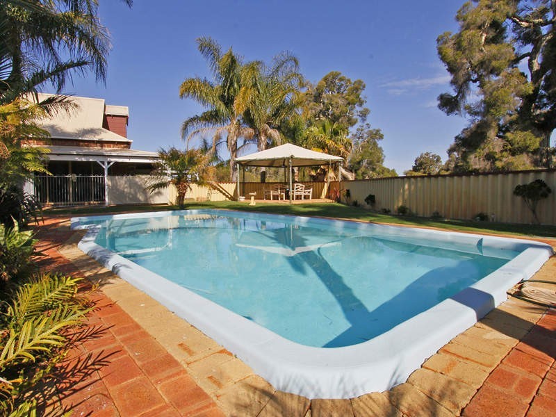 14 Brockwell Place, Oakford WA 6121