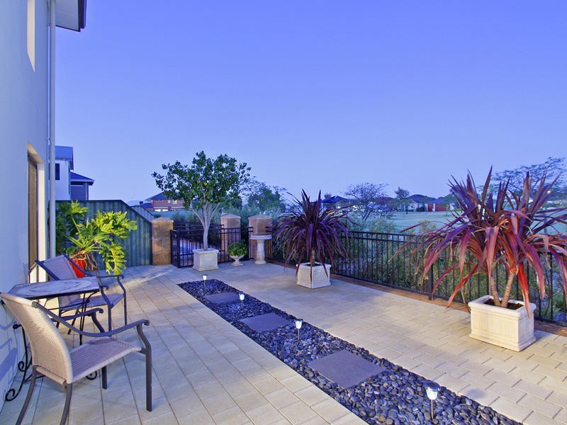 2 Noosa Lane, Aubin Grove WA 6164