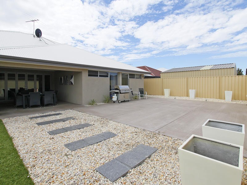 9 Isaac Street, Hammond Park WA 6164