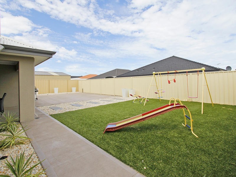 9 Isaac Street, Hammond Park WA 6164