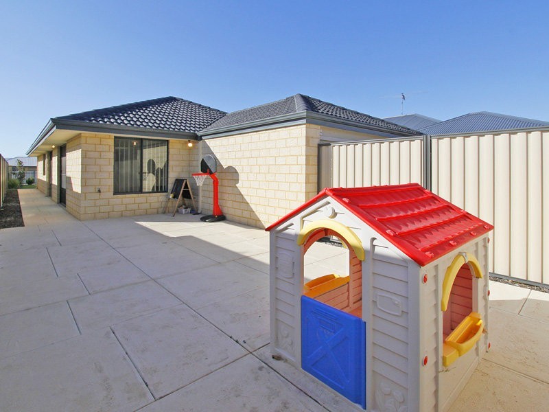 31 Camden Blvd, Aubin Grove WA 6164