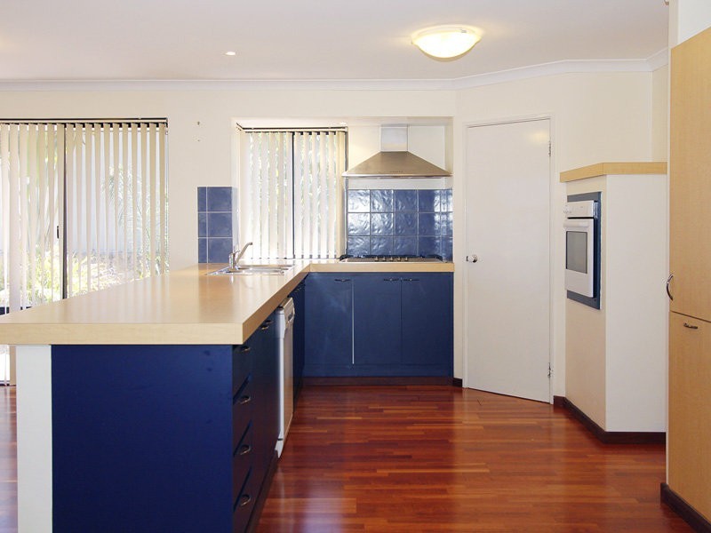 7 Breaden Pass, Success WA 6164