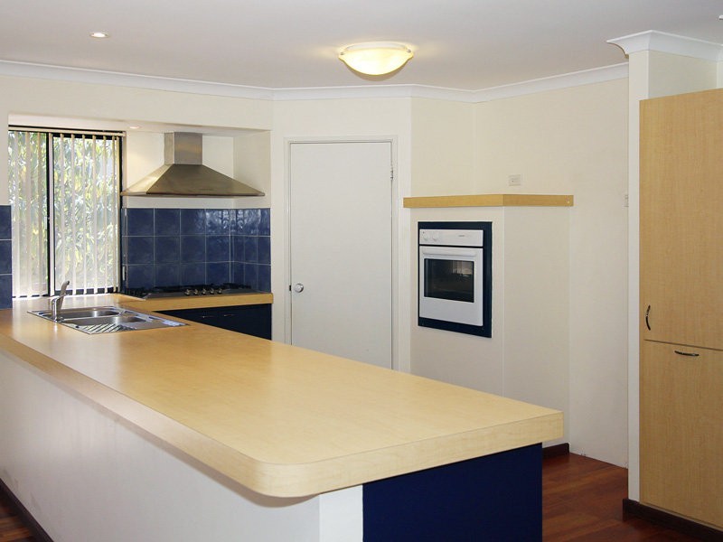 7 Breaden Pass, Success WA 6164