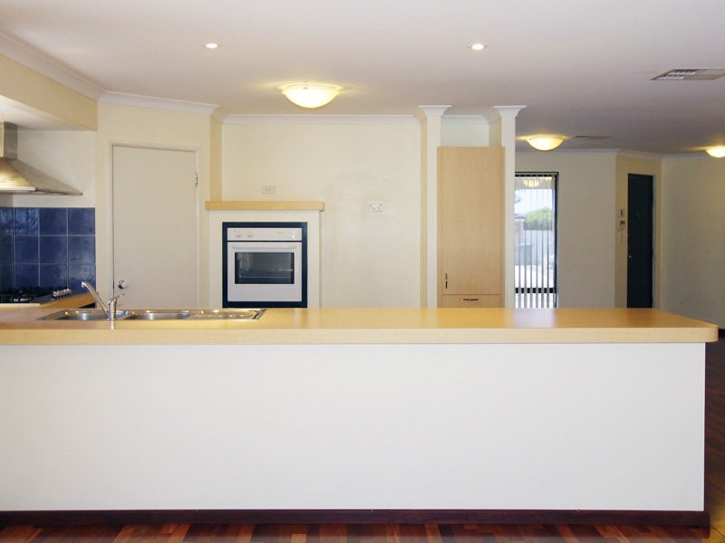 7 Breaden Pass, Success WA 6164
