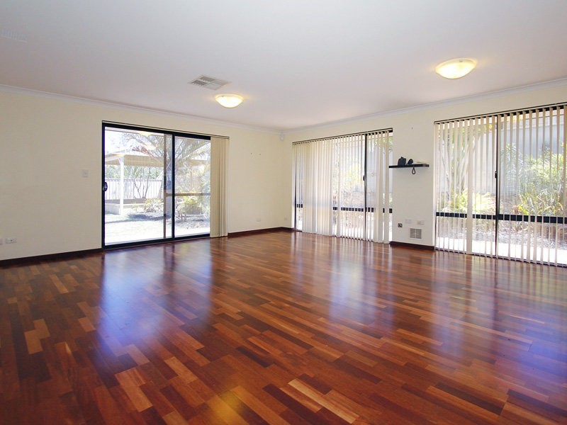7 Breaden Pass, Success WA 6164