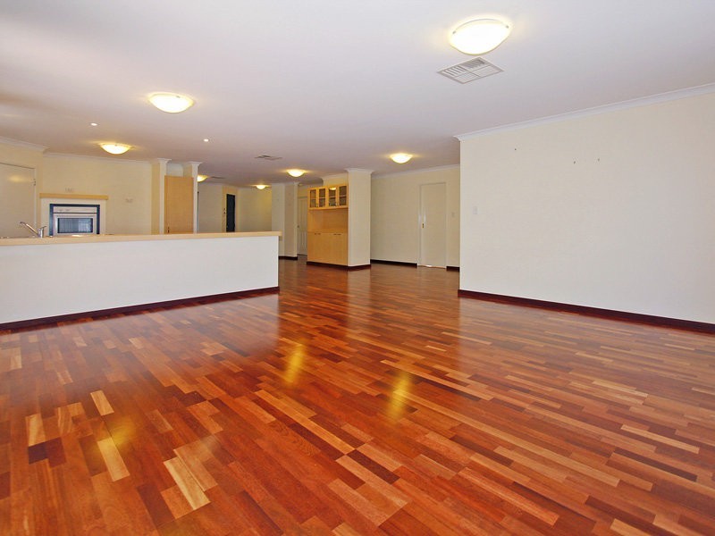 7 Breaden Pass, Success WA 6164