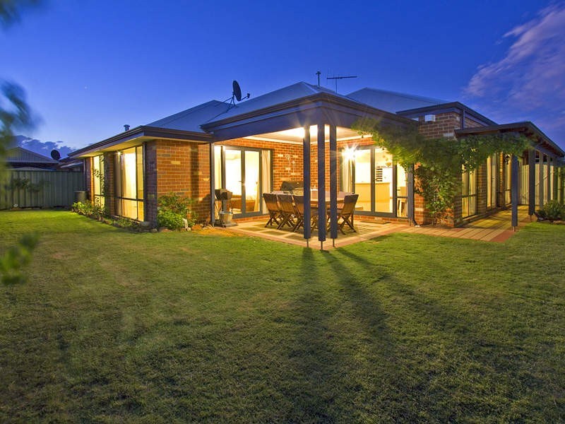 15 Freycinet Cct, Aubin Grove WA 6164