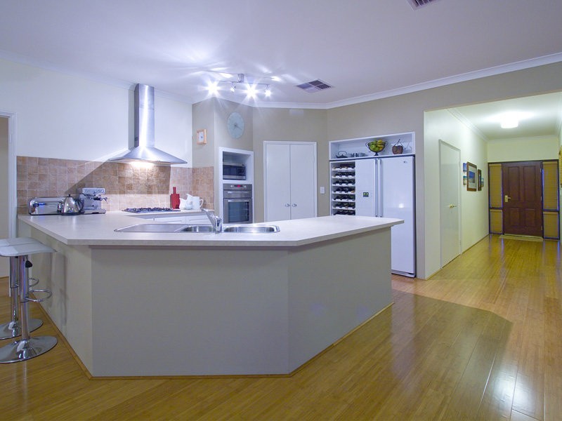 15 Freycinet Cct, Aubin Grove WA 6164
